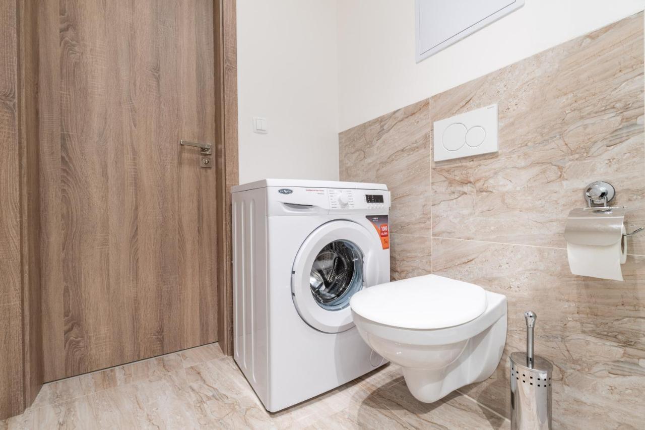 Brand New Studio Apartment #21 With Free Secure Parking In The Center Prague Exterior photo